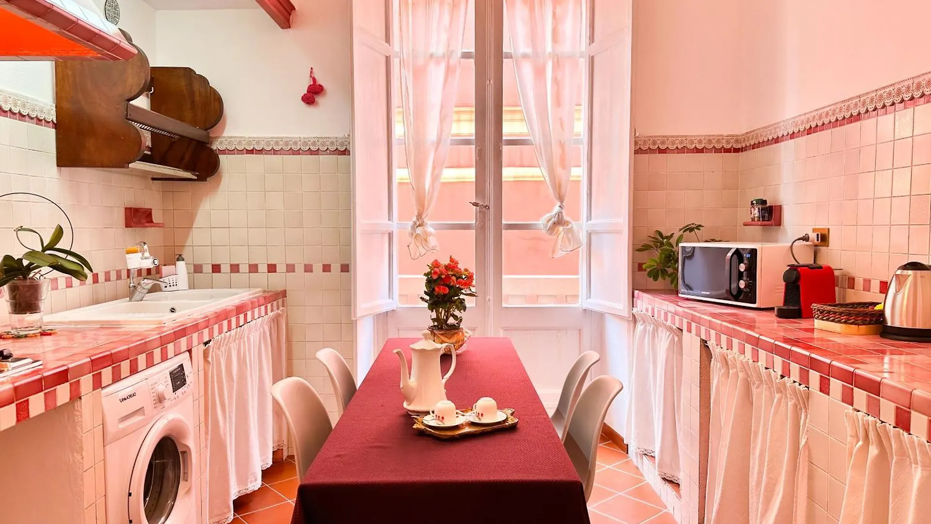 アパート Suite Palazzo Atzeni Tedesco カリアリ